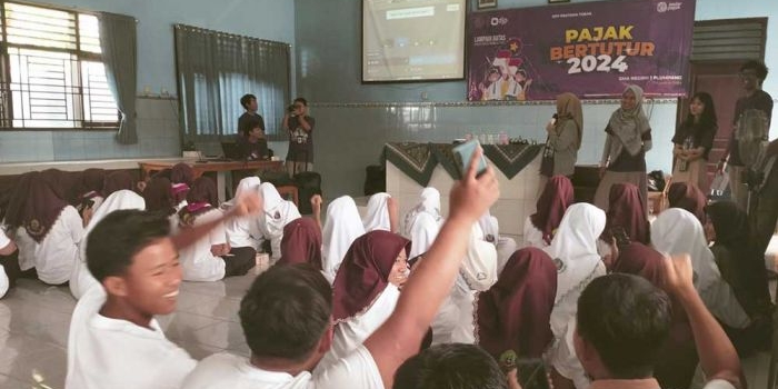 Kegiatan Pajak Bertutur 2024 yang diselenggarakan KPP Pratama Tuban di SMAN 1 Plumpang.