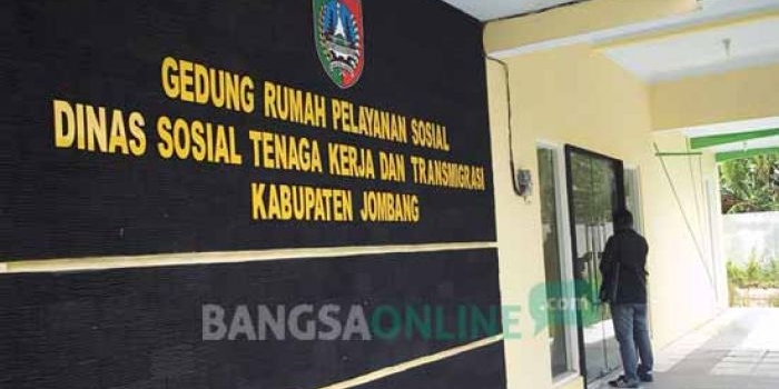 Gedung pelayanan sosial milik Pemkab Jombang di Desa Candimulyo, Kecamatan Jombang. foto: ROMZA/ BANGSAONLINE