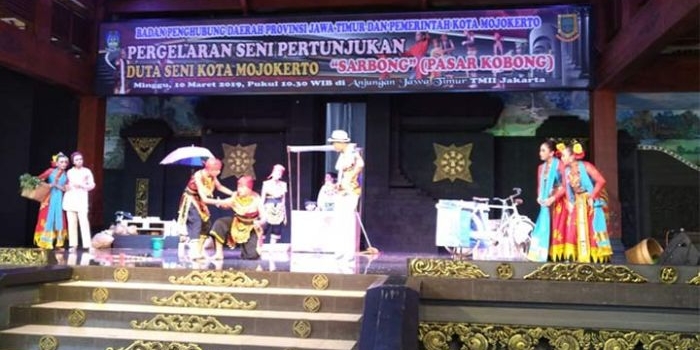 Wali Kota Mojokerto menghadiri giat di Taman Kota.