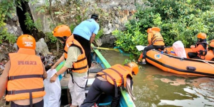 cegah-banjir-kades-sukorejo-gresik-gandeng-bpbd-dlh-dan-uisi-bersih-bersih-kali-lamong
