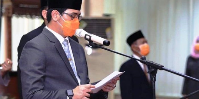 Plt Walikota Pasuruan Raharto Teno Prasetyo, ST melantik dan mengambil sumpah Rudiyanto  AP, MM sebagai penjabat Sekretaris Daerah Kota Pasuruan.