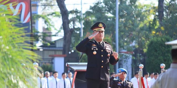 Kapolres Gresik ketika menjadi inspektur upacara dalam peringatan Hari Lahir Pancasila tahun ini. Foto: Ist