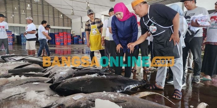 khofifah-siap-koneksikan-tuna-sirip-kuning-andalan-tpi-sendang-biru-dengan-industri