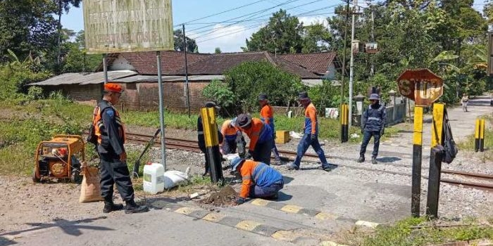 kai-daop-7-lakukan-normalisasi-perlintasan-sebidang-di-blitar-demi-keselamatan