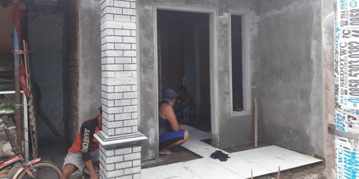 Salah satu program bedah rumah di Desa Bulusari, Gempol.