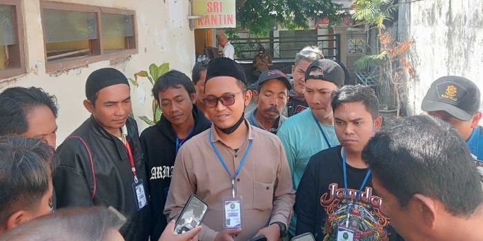 Salah satu warga Randupitu, Hafidz, saat memberi keterangan ke awak media. 