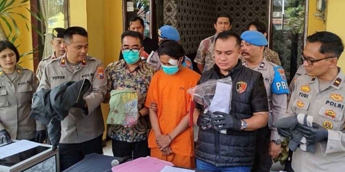 Dedek Kurniawan (27) warga Kota Lubuklinggau, Sumatera Selatan, saat diamankan polisi karena kasus pencurian kotak amal di Musalah Al Mutmainah, Jalan Raya Candi III Gang Metro 3, Kecamatan Sukun, Kota Malang, Kamis (6/2/2025).