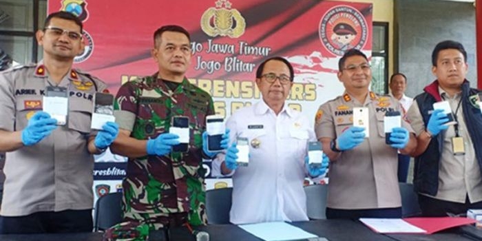 Kapolres Blitar AKBP Ahmad Fanani Eko Prasetya saat rilis pers di Mapolres Blitar, Rabu (18/3/2020).