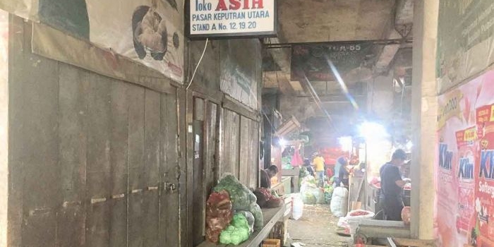 Toko yang dibobol maling di Pasar Keputran, Surabaya.