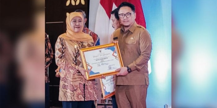 komitmen-berikan-hunian-layak-pemkot-surabaya-raih-penghargaan-terbaik-i-program-rutilahu-di-jatim