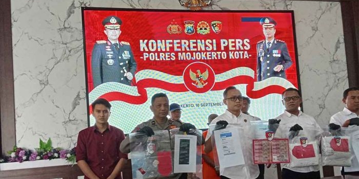 Konferensi pers terkais kasus prostitusi di Mapolres Mojokerto Kota.