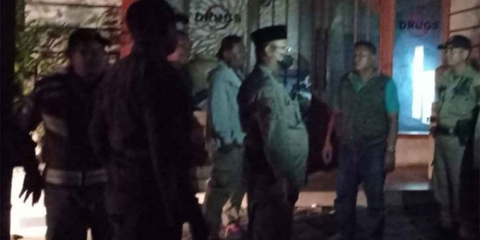 Satpol PP Jember saat patroli ke tempat hiburan malam.