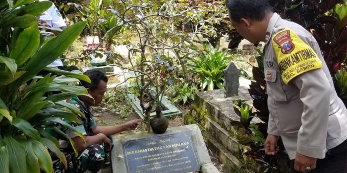 Petugas dari TNI-Polri saat mengecek Makam Tan Malaka. Foto: Ist.