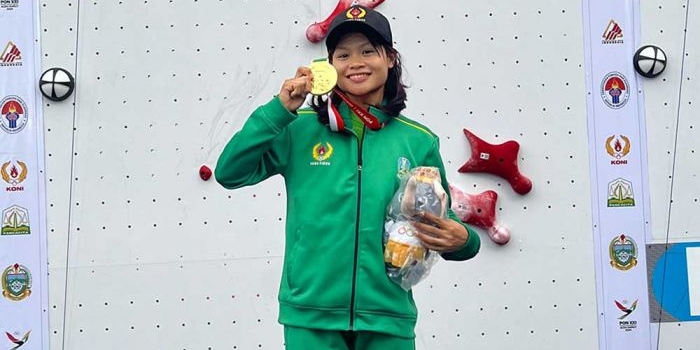 Eka Dian, atlet panjat tebing asal Tuban berhasil menyabet medali emas dalam pertandingan kelas nomor speed WR relay.