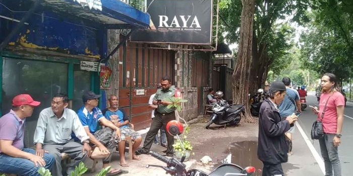 Suasana di rumah duka.