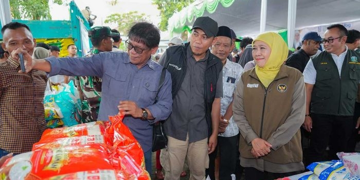stabilkan-harga-bahan-pokok-gubernur-khofifah-gelar-pasar-murah-di-lamongan