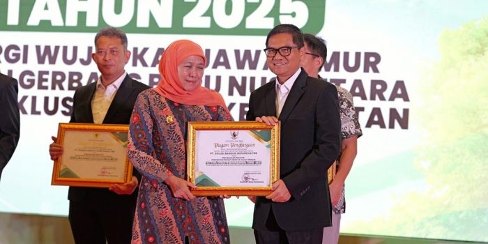 pt-sbi-terima-penghargaan-pada-festival-industri-hijau-jatim-2025