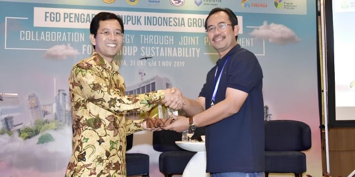 Prof. Ir. I Nyoman Pujawan, MEng., PhD., CSCP. (kiri) saat forum diskusi bidang logistik dan manajemen rantai pasok. Foto: Ist.