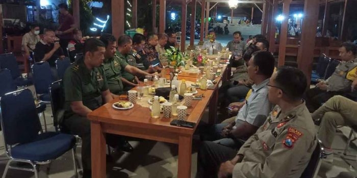 Bakesbangpol Kota Madiun saat menggelar rapat koordinasi dengan petugas.