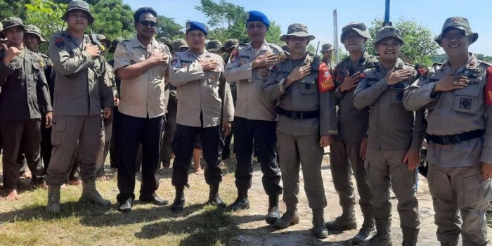 tingkatkan-kemampuan-sar-perairan-satbrimob-polda-jatim-gelar-latihan-di-tlocor-sidoarjo