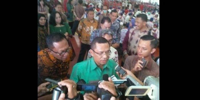 Menteri Perindustrian, Saleh Husen, saat kunjungi PT. Gudang Garam di Kediri. (Arif Kurniawan/BANGSAONLINE)