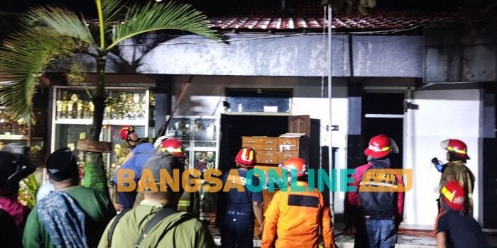 ruang-kepsek-dan-tu-mtsn-1-kota-kediri-terbakar-gus-qowim-pastikan-kbm-tidak-terganggu