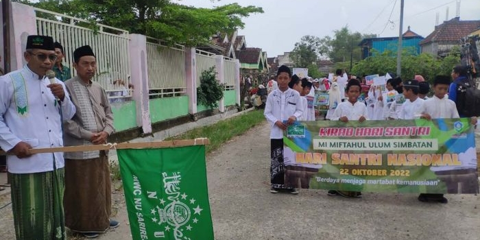 Suasana kirab Hari Santri Nasional tahun ini yang digelar MWCNU Sariejo, Lamongan.