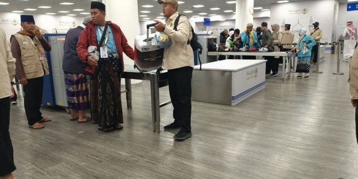 34-652-jemaah-haji-ri-tiba-di-madinah-sempat-ada-barang-mencurigan-ternyata-isinya-ini