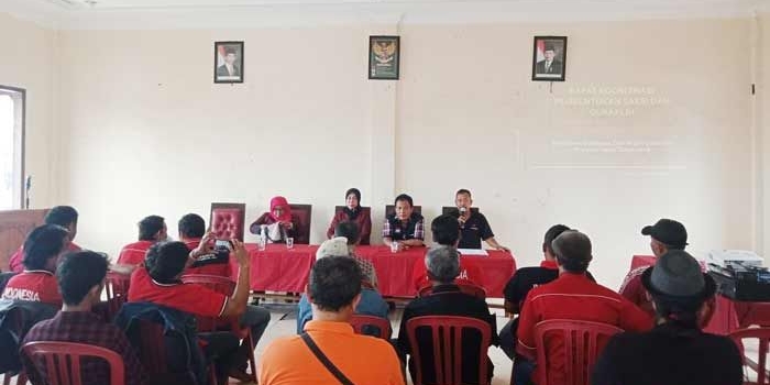 Ketua DPC PDIP Gresik Ir. Hj. Siti Muafiyah dan jajaran pengurus saat rapat koordinasi. foto: SYUHUD/ BANGSAONLINE