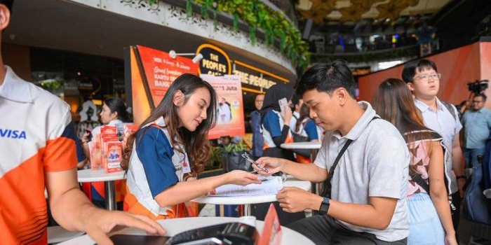 Pelayanan dari Bank Jakarta untuk nasabah.