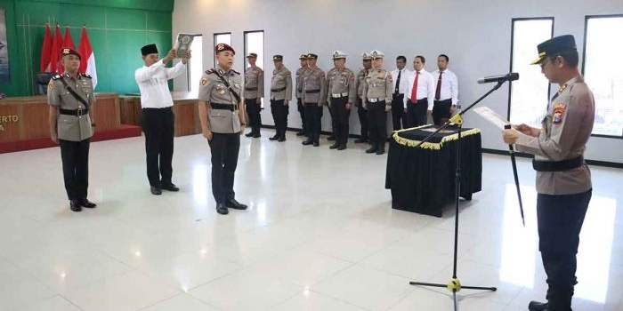 kapolres-mojokerto-kota-pimpin-sertijab-kasatresnarkoba