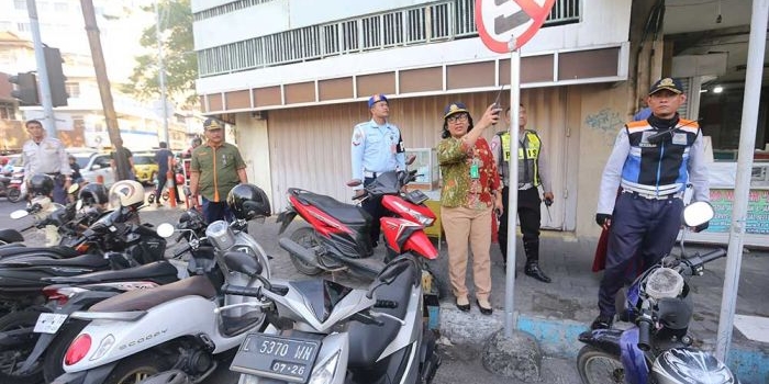 pengamat-sarankan-pemkot-surabaya-naikkan-tarif-parkir-tju-dan-bangun-area-parkir-khusus