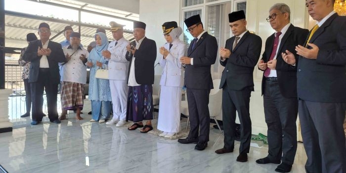 pelantikan-ratu-zakiyah-dihadiri-menko-menteri-dpr-ri-kiai-asep-pimpin-shalat-malam-dan-doa