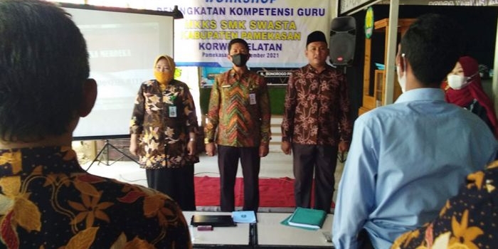 Kegiatan workshop peningkatan kompetensi guru SMK swasta yang dilaksanakan MKKS Korwil Selatan Pamekasan.