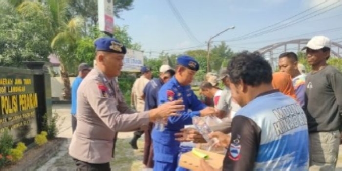 satpolairud-lamongan-buka-ruang-curhat-warga-pesisir-lewat-program-jumat-berkah