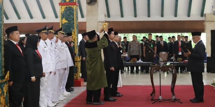 447-pejabat-pemkab-malang-dilantik-sejumlah-camat-dan-kepala-dinas-berganti