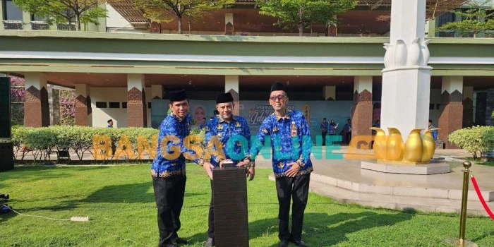 Bupati Probolinggo saat melaunching Hotline Halo Sae. Foto: ANDI SIRAJUDIN/BANGSAONLINE