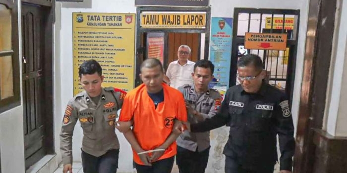 Petugas bersama pencabul pelajar SMP di Kota Probolinggo.