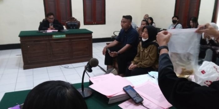 mahasiswi-yang-terlibat-kasus-pengiriman-narkoba-asal-belanda-beri-kesaksian-di-pn-surabaya