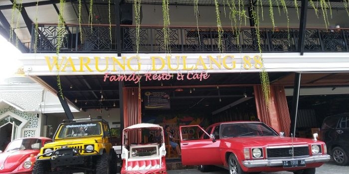 Warung Dulang 88 (Wadul 88) Family Resto & Cafe yang berada di Ketintang Baru XIV/1, Surabaya.