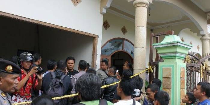 Suasana Olah TKP di Rumah Korban. foto : try susanto/bangsaonline