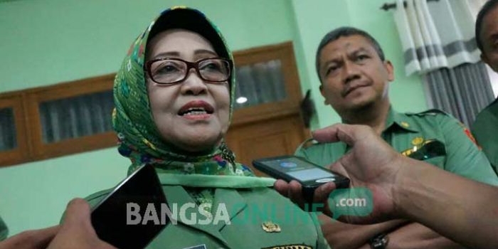 Wakil Bupati Jombang, Mundjidah Wahab saat ditemui usai rapat paripurna di DPRD Jombang, Senin (21/11). foto: RONY S/ BANGSAONLINE