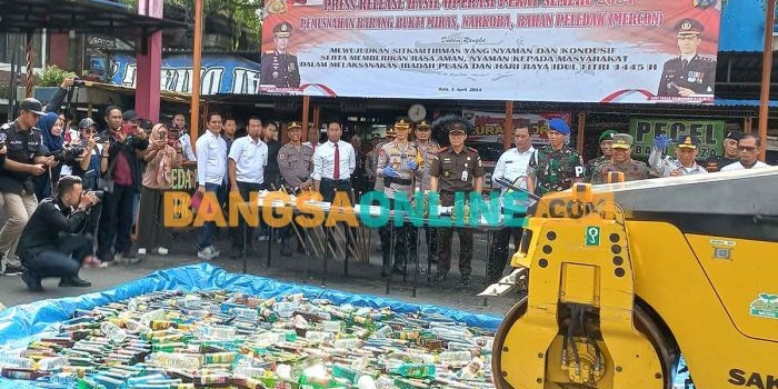 Pemusnahan hasil penindakan Operasi Pekat Ramadan 2024 di Mapolres Batu. Foto: ADI WIYONO/BANGSAONLINE