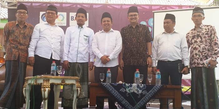 DARI KIRI: Ketua Hipsi Ra. Humron Maula, Ketua RMI Ra Nasih Aschol, KH. Ahmad Sugeng Utomo (Majelis Santri Indonesia), Drs. Gun Gun perwakilan Kominfo RI, Noor Mahmudi Konsultan Entrepreneur, dan Moderator Ust. Jazuli.