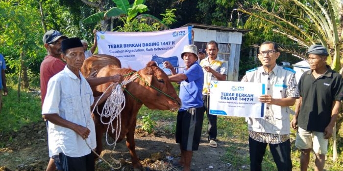 ybm-pln-madura-tebar-230-paket-daging-kurban-untuk-warga-dhuafa-pamekasan