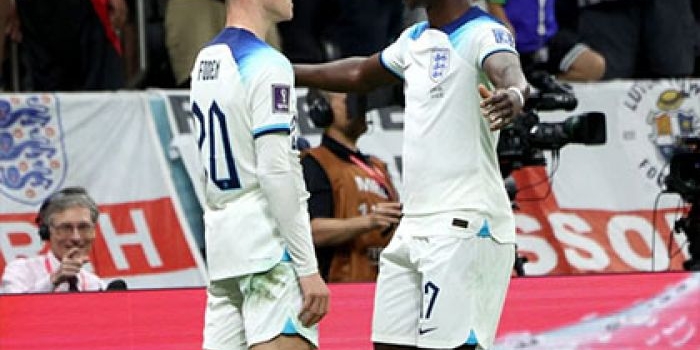Bukayo Saka mencetak gol ketiga Inggris saat mengalahkan Senegal pada 16 besar Piala Dunia 2022.