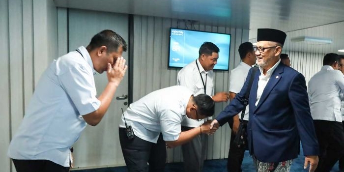 menhaj-gus-irfan-tegaskan-pelayanan-jemaah-haji-berlanjut-hingga-kloter-terakhir