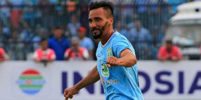 Diego Assis tak bisa dimainkan akibat akumulasi kartu kuning.
