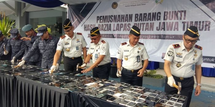 ditjenpas-musnahkan-441-hp-hasil-razia-lapas-se-jatim