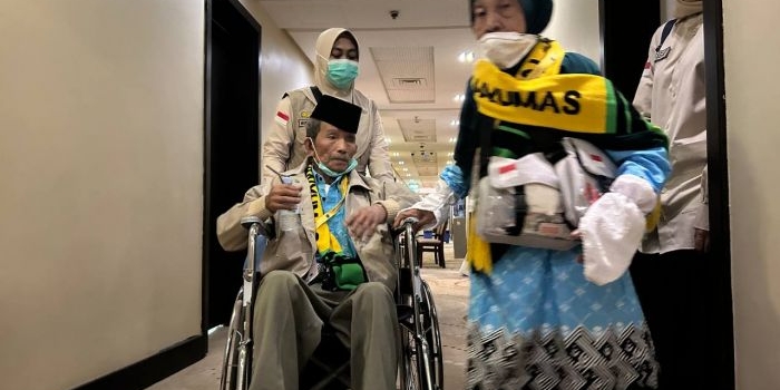 program-tanazul-bantu-jemaah-haji-sakit-pulang-lebih-awal-ke-tanah-air-142-orang-telah-dipulangkan